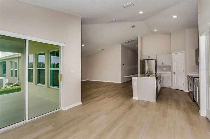 Image No.8-4 Bed House for sale