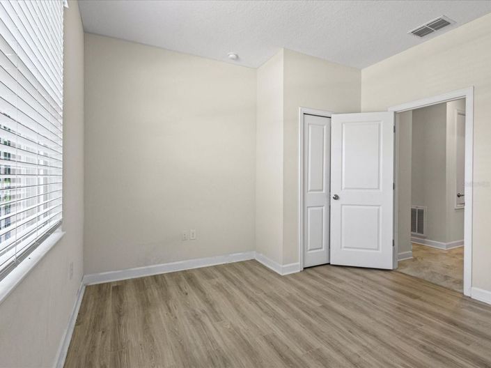 Image No.15-4 Bed House for sale