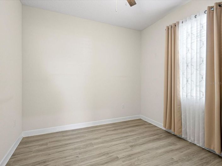 Image No.18-4 Bed House for sale