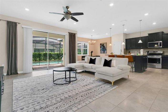 Image No.7-5 Bed House for sale