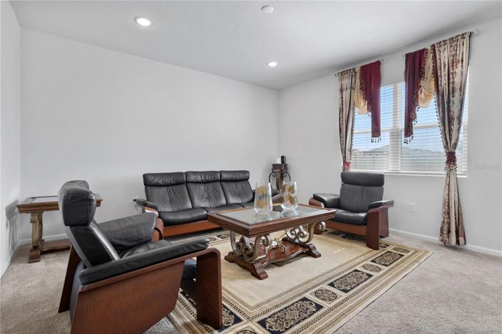 Image No.8-5 Bed House for sale