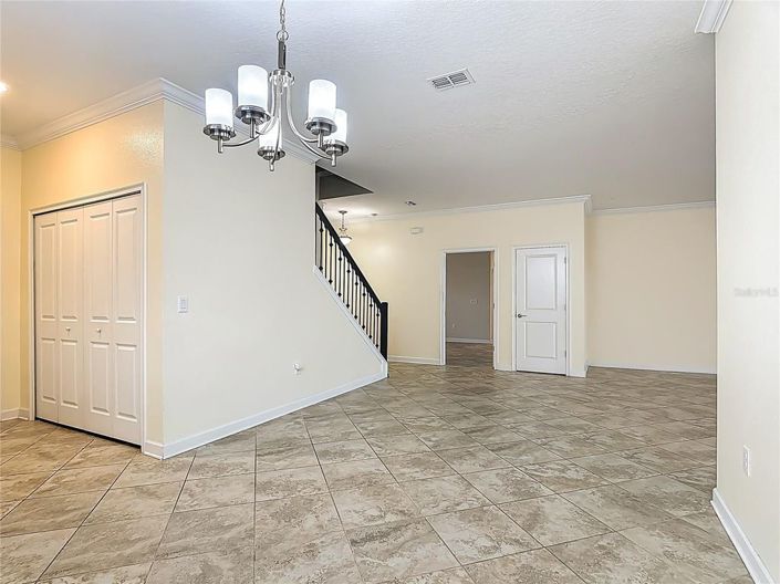 Image No.9-6 Bed House for sale