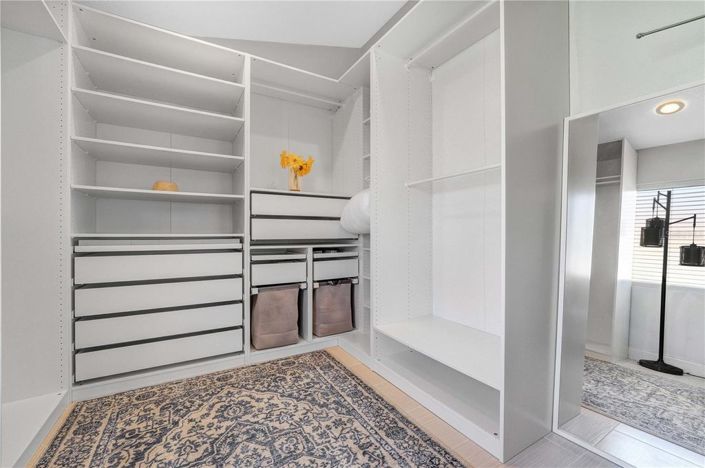 Image No.24-4 Bed House for sale