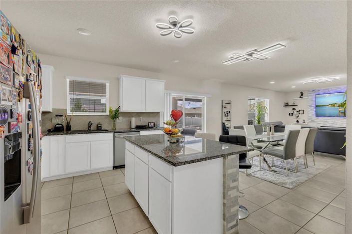 Image No.6-5 Bed House for sale