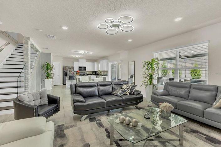 Image No.7-5 Bed House for sale