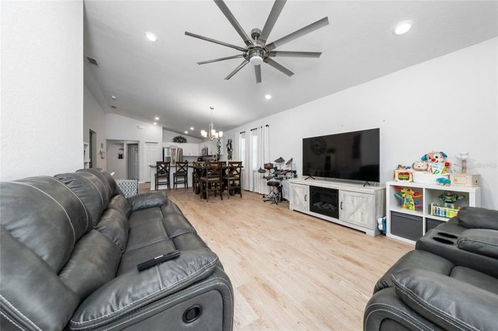 Image No.11-3 Bed House for sale