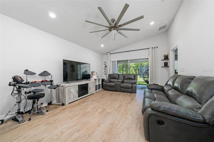 Image No.13-3 Bed House for sale