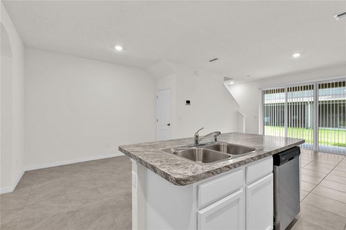 Image No.19-3 Bed Townhouse for sale