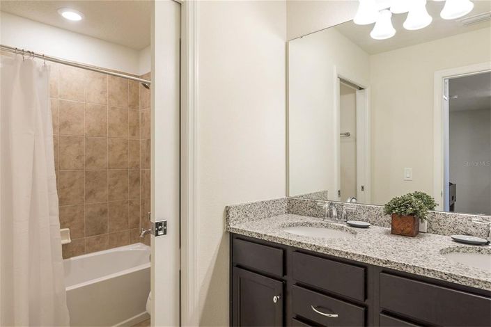 Image No.13-5 Bed Townhouse for sale