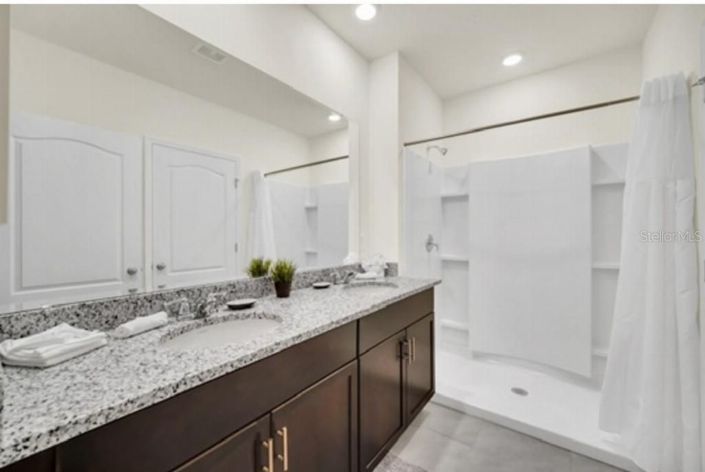 Image No.8-6 Bed House for sale