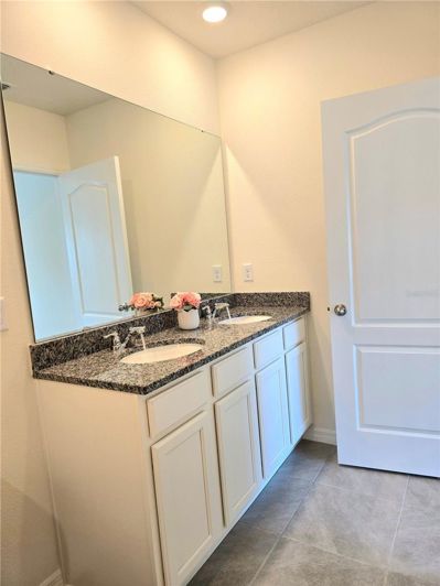 Image No.27-3 Bed Townhouse for sale