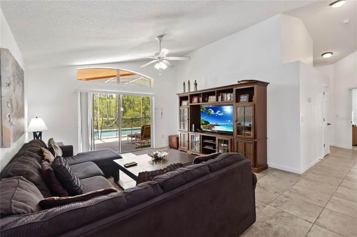 Image No.12-4 Bed House for sale