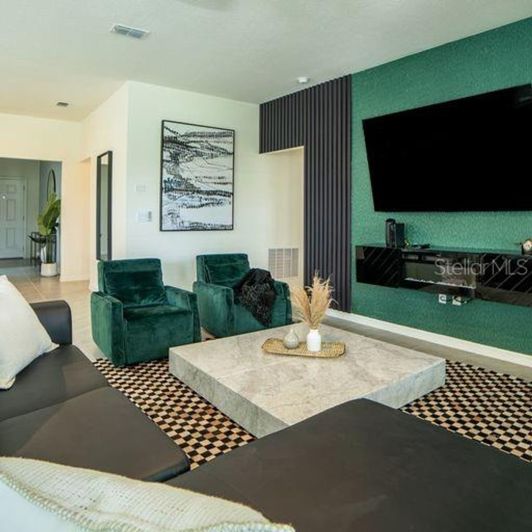 Image No.8-6 Bed House for sale