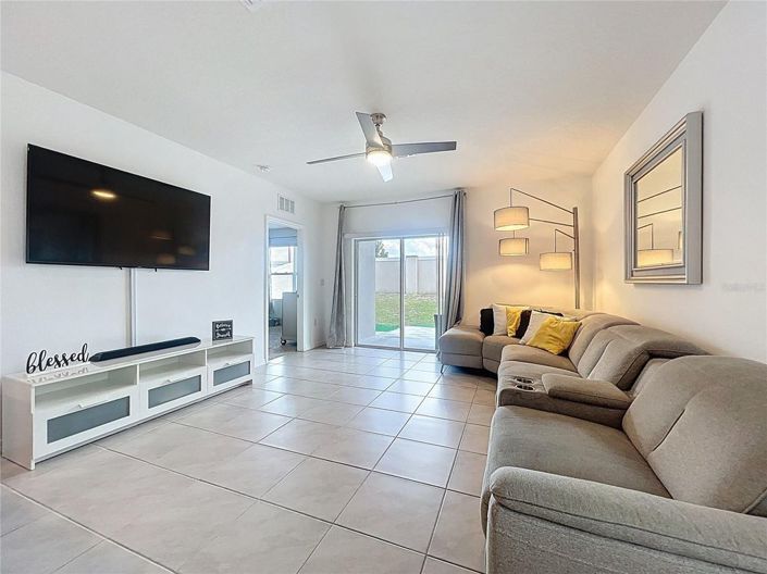 Image No.10-3 Bed House for sale