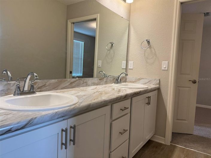 Image No.19-4 Bed House for sale