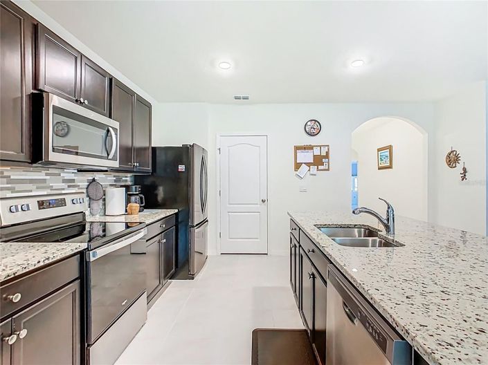 Image No.11-3 Bed House for sale