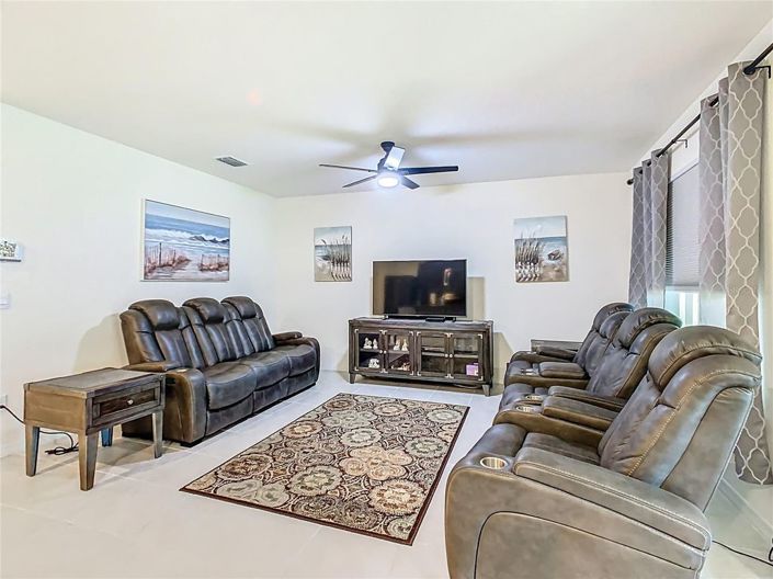 Image No.18-3 Bed House for sale