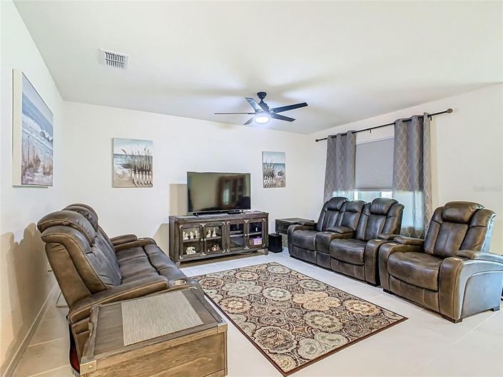 Image No.19-3 Bed House for sale