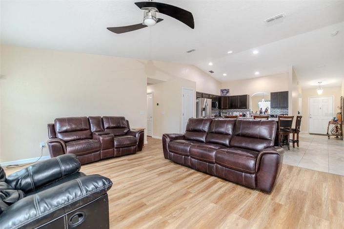 Image No.11-3 Bed House for sale