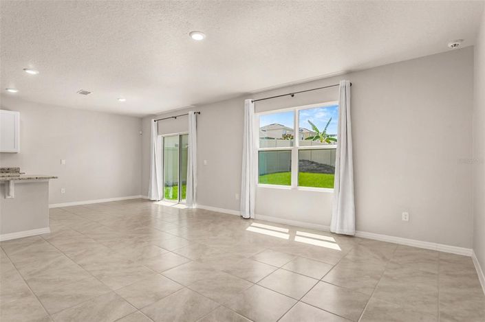 Image No.11-5 Bed House for sale