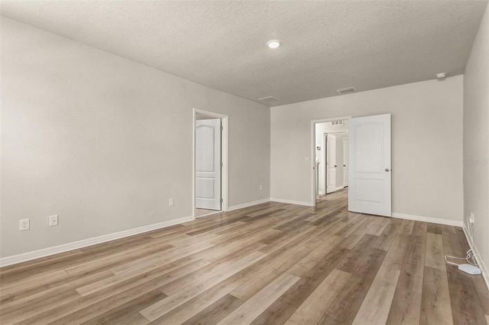 Image No.15-5 Bed House for sale