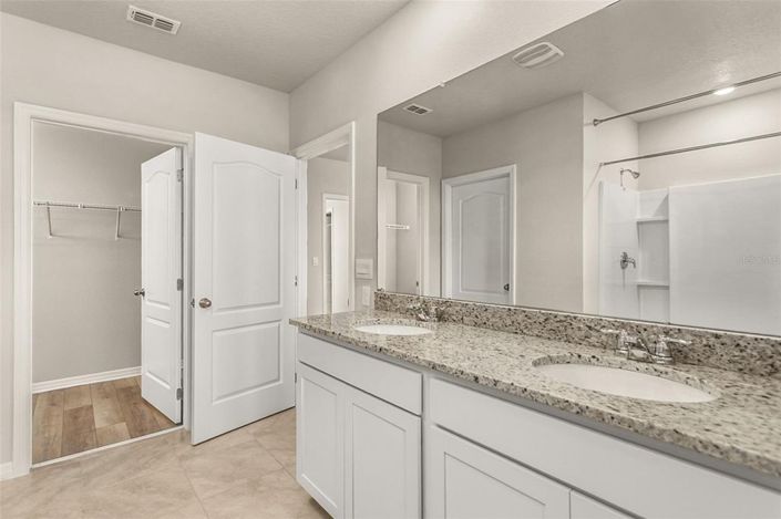 Image No.17-5 Bed House for sale