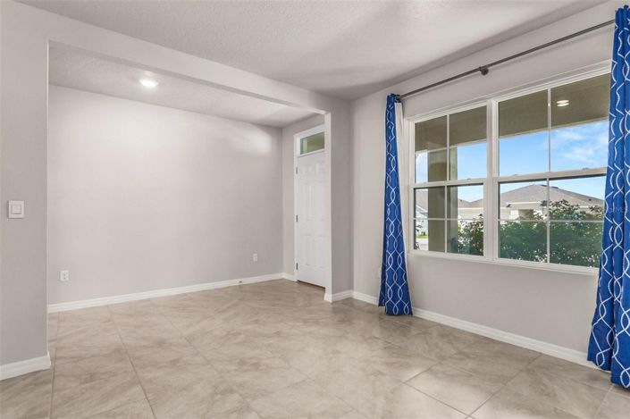 Image No.8-5 Bed House for sale