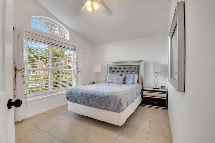 Image No.12-5 Bed House for sale