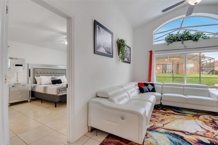 Image No.7-5 Bed House for sale