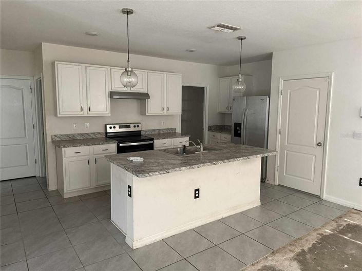 Image No.8-5 Bed House for sale