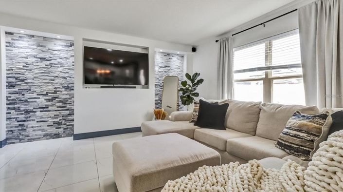 Image No.14-4 Bed House for sale