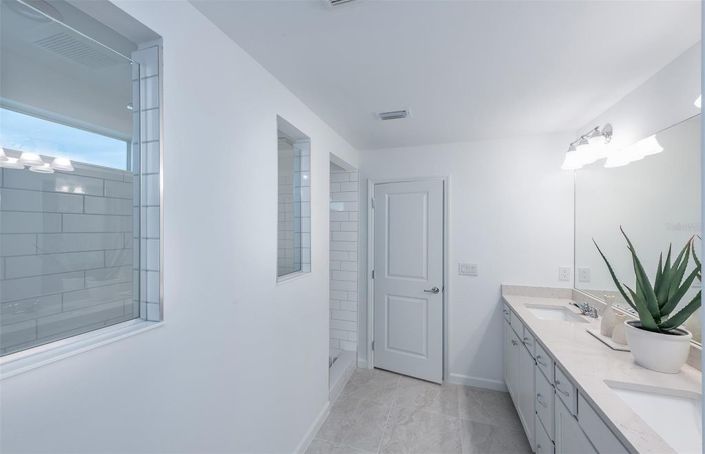 Image No.18-5 Bed House for sale