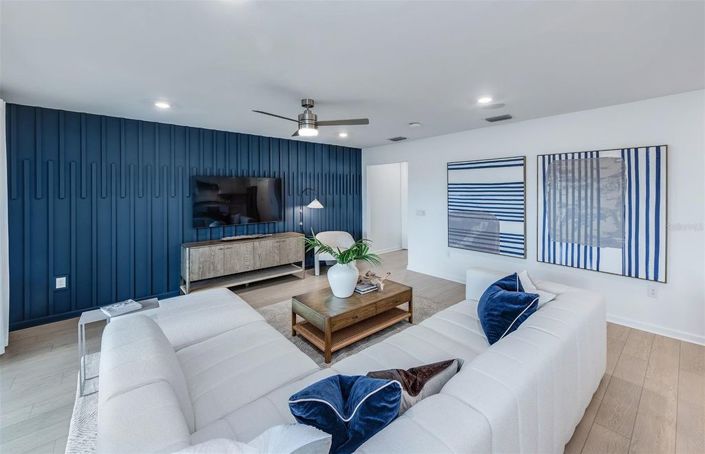 Image No.7-5 Bed House for sale