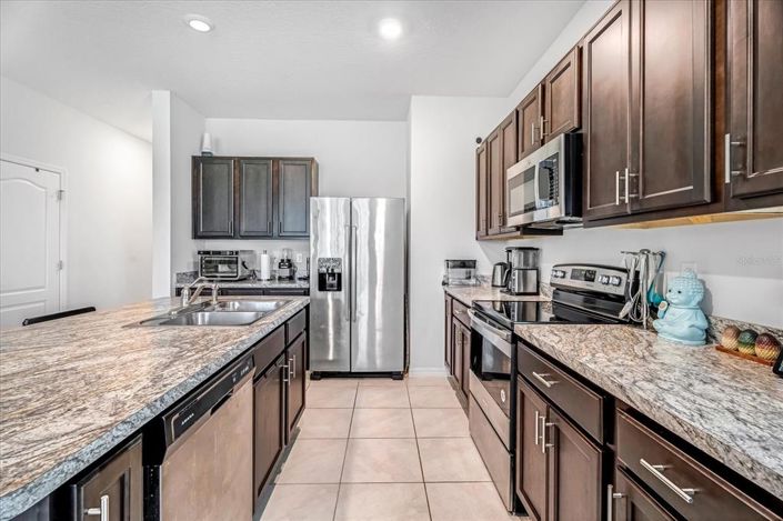 Image No.12-3 Bed Townhouse for sale