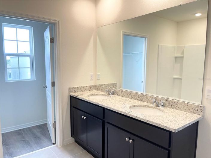 Image No.7-5 Bed House for sale