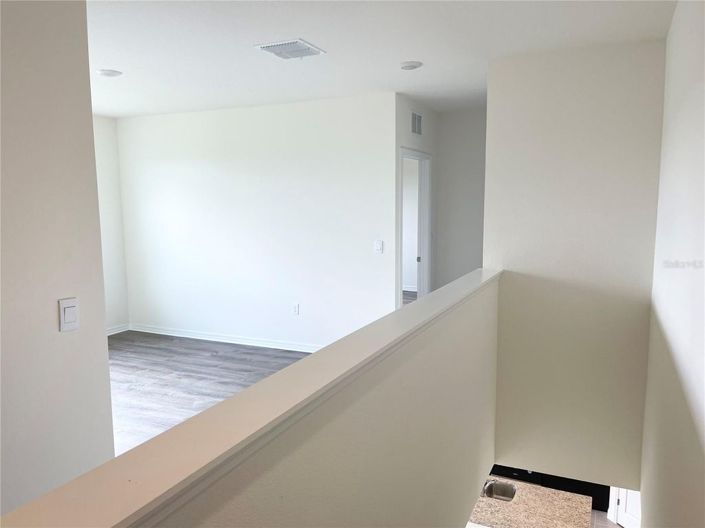 Image No.8-5 Bed House for sale