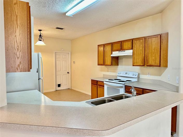 Image No.8-5 Bed House for sale