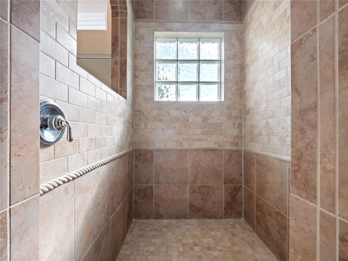 Image No.19-4 Bed House for sale