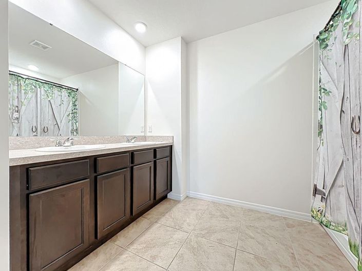 Image No.27-5 Bed House for sale