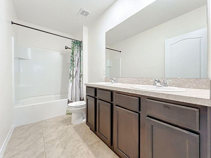 Image No.36-5 Bed House for sale