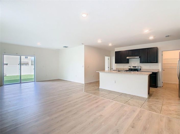 Image No.9-5 Bed House for sale