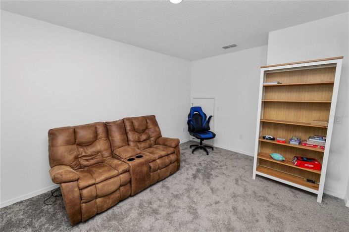 Image No.8-5 Bed House for sale