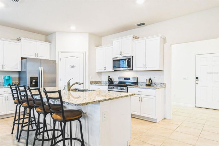 Image No.8-5 Bed House for sale