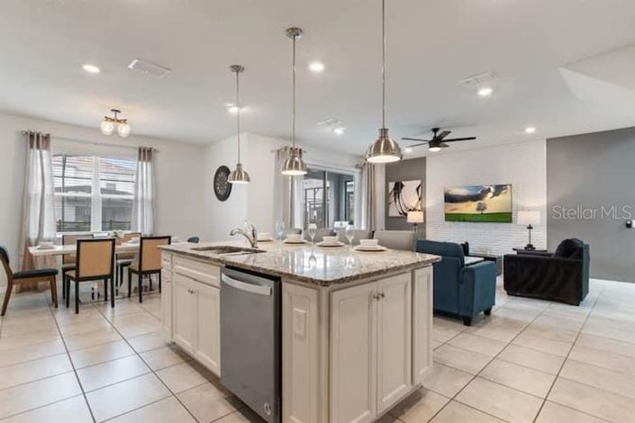 Image No.8-5 Bed House for sale