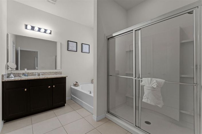 Image No.17-5 Bed House for sale