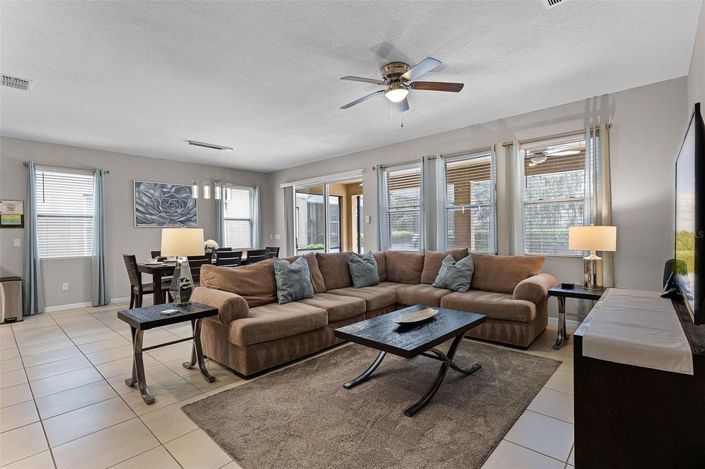 Image No.7-5 Bed House for sale