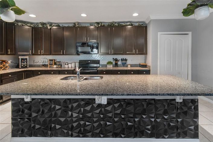 Image No.6-4 Bed House for sale