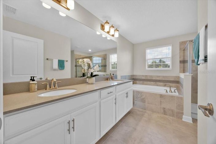 Image No.25-4 Bed House for sale