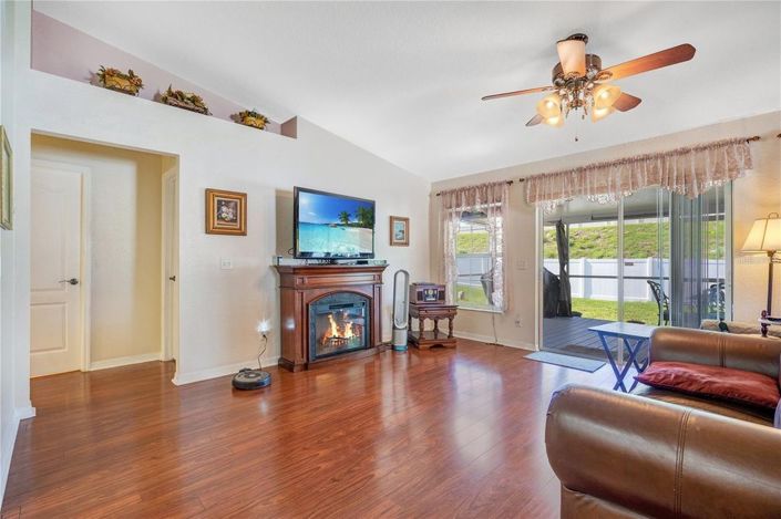 Image No.10-3 Bed House for sale