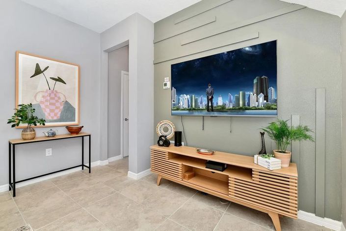 Image No.9-5 Bed House for sale